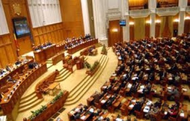 Comisia de Statut şi-a însuşit modificările la Statutul parlamentarilor solicitate de preşedinte